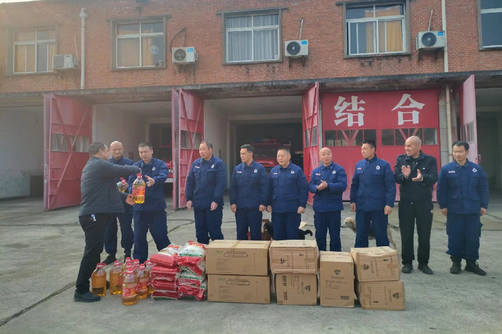 樊城区太平店镇总工会开展送温暖春节慰问活动 (2)_副本.png