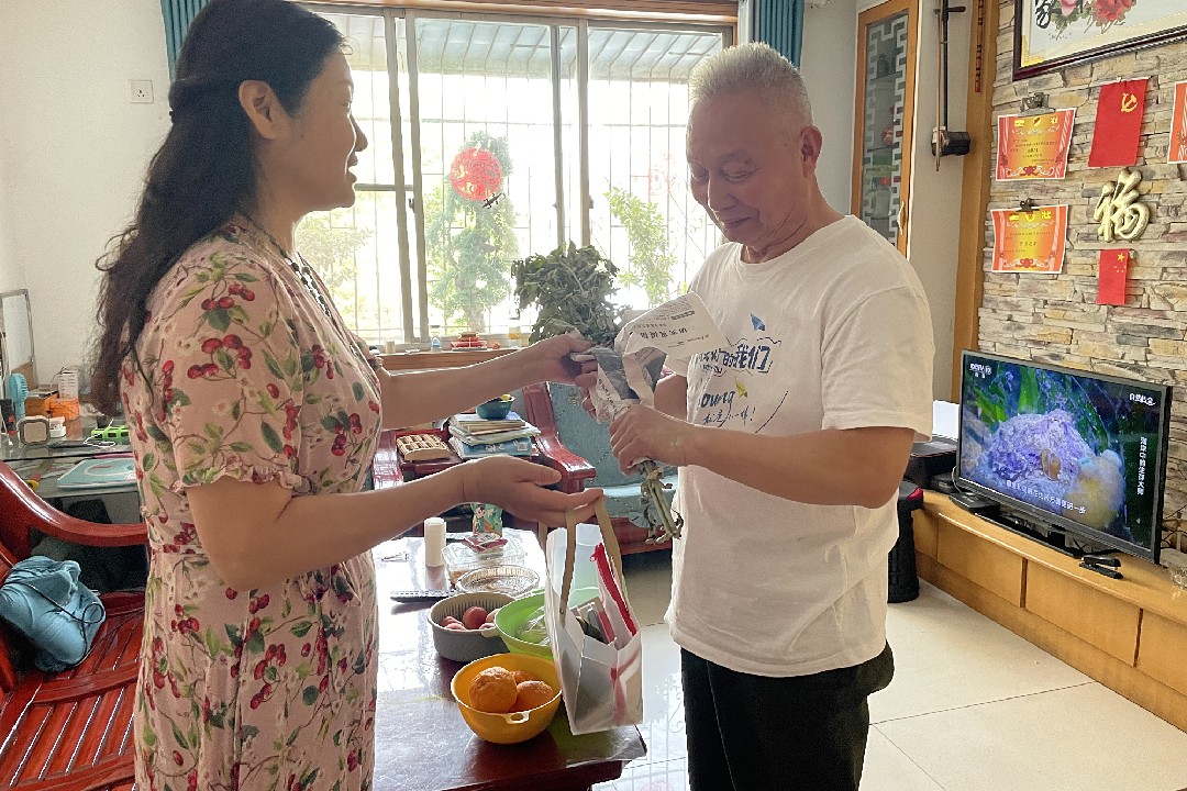 粽叶飘香迎端午 共同缔造邻里情3_副本.jpg